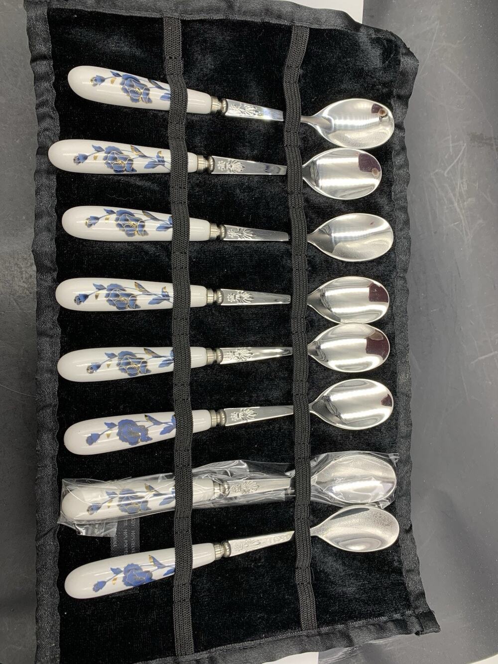Set of 8 Stainless 18-10 Tea Jam Spoon White Porcelain Blue Flowers Gold Trim